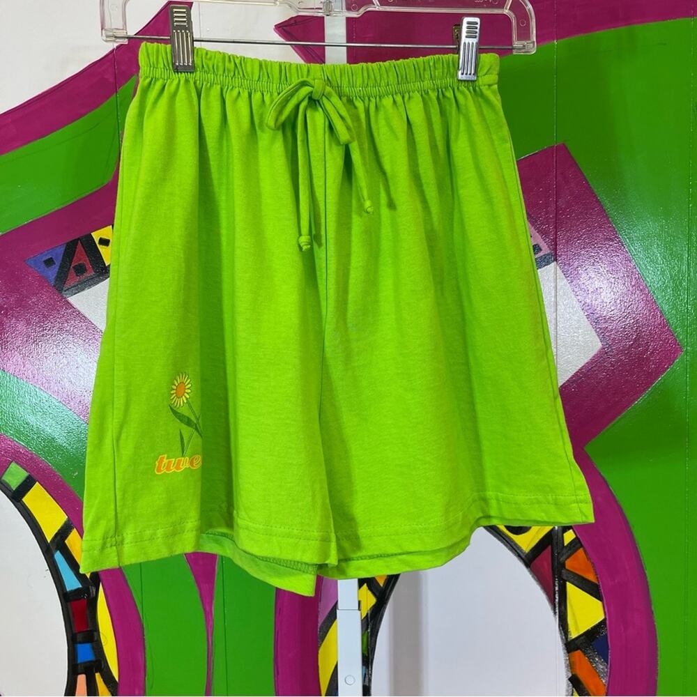 Looney Tunes. Tweety Bird Bright Green Shorts. Size Small. Pristine condition!